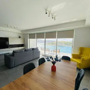 Seaview Apartment- Valletta Views - 8, 49 Tigne Point Mansions Apartment Sliema